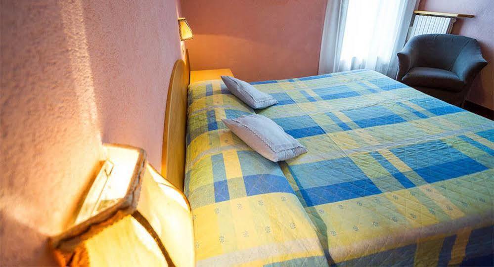 Hotel Alaska Ливиньо Экстерьер фото